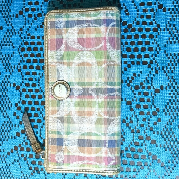 Slightly Used Coach Wallet - Picture 1 of 7